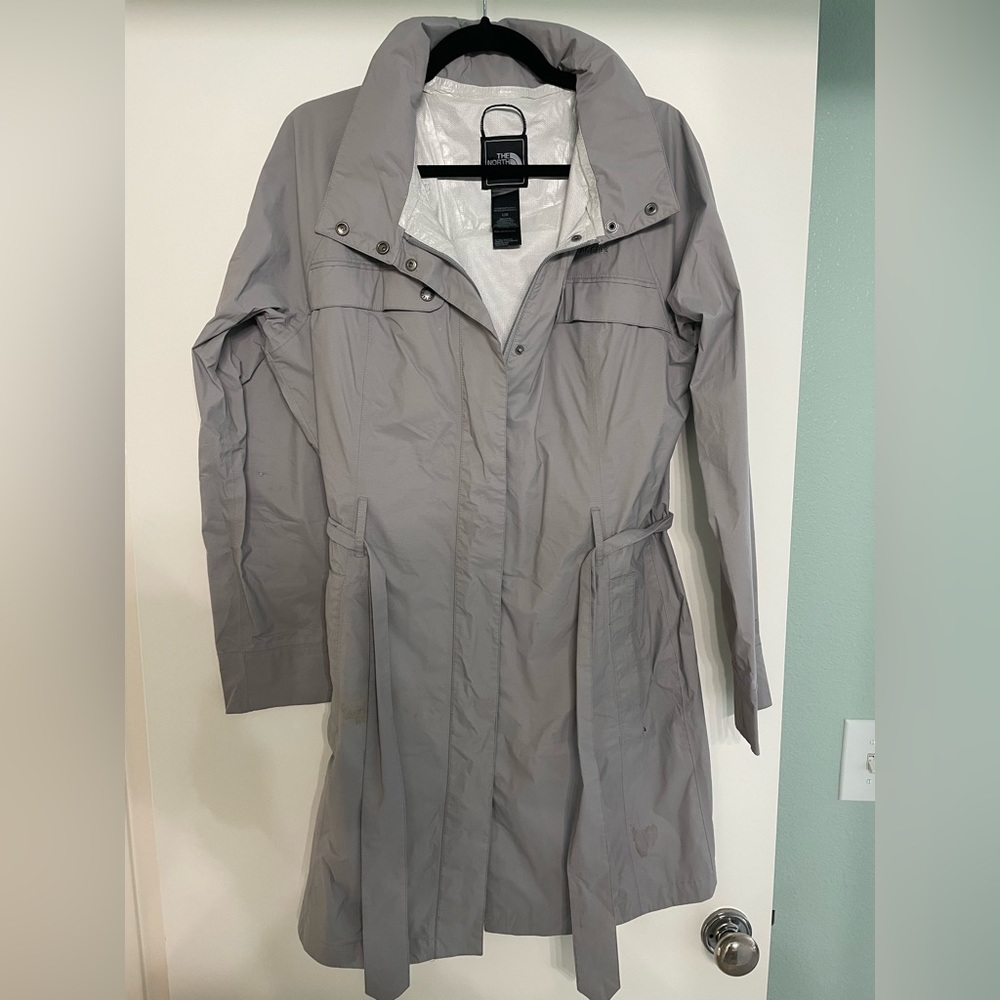 Lightweight Northface trench size L